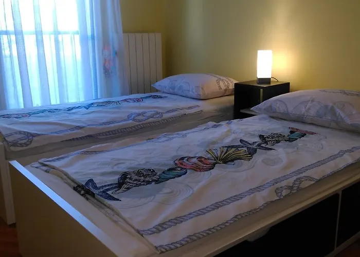 Lair By The Sea - Stoja, * Pula