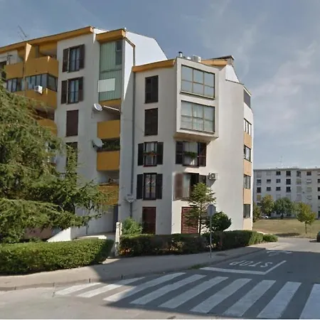 Lair By The Sea - Stoja,