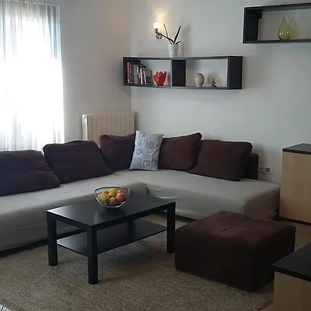 Lair By The Sea - Stoja, *