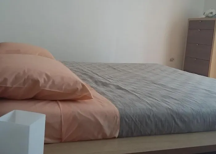 Lair By The Sea - Stoja, *