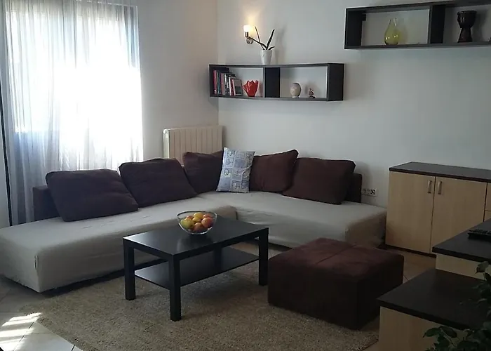 Lair By The Sea - Stoja, *