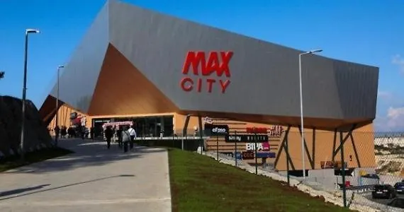 Lair By The Sea - Stoja, *